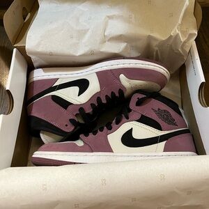 Women’s Size 7 Nike Air Jordan 1 Mid SE Mulberry/Black
